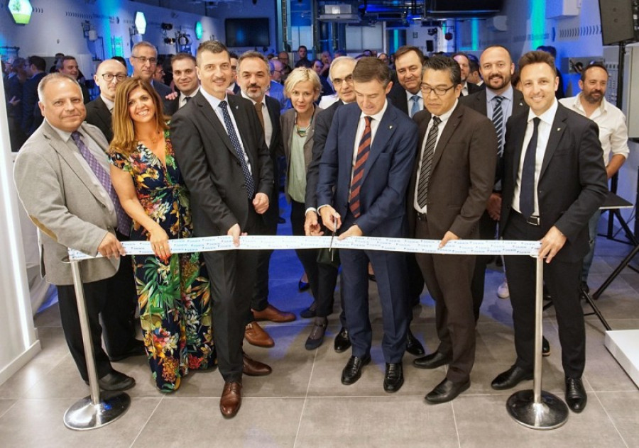 Equipo directivo daikin inaugurando el centro de formacion de barcelona 28359