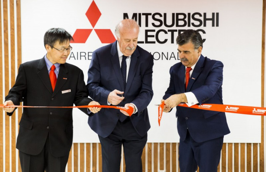 Mitsubishi y del bosque en feria 26898
