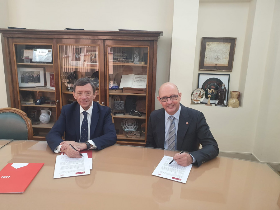 Roberto Colomer, director general de UCI y Salvador Díez LLoris, presidente Consejo G. Colegios de Admi