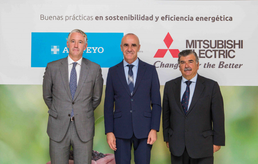 De izq a Derc Antonio Marañón (Asepeyo), Antonio Muñoz (Alcalde Sevilla), Pedro Ruiz (Presidente Mitsubishi Electric).